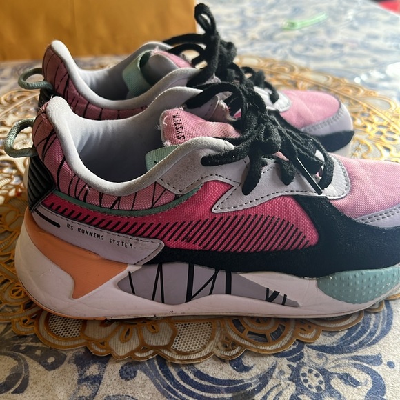 Colourful Puma running shoes - Picture 2 of 3